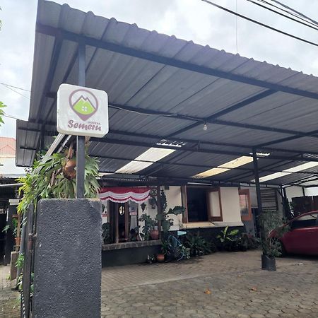 Semeru Hostel Malang (Adults Only) Exterior photo