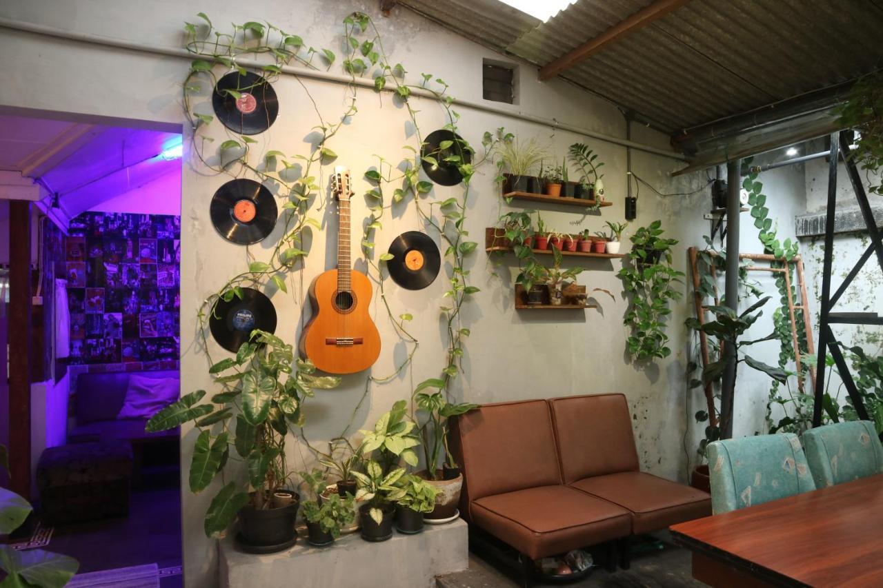 Semeru Hostel Malang (Adults Only) Exterior photo