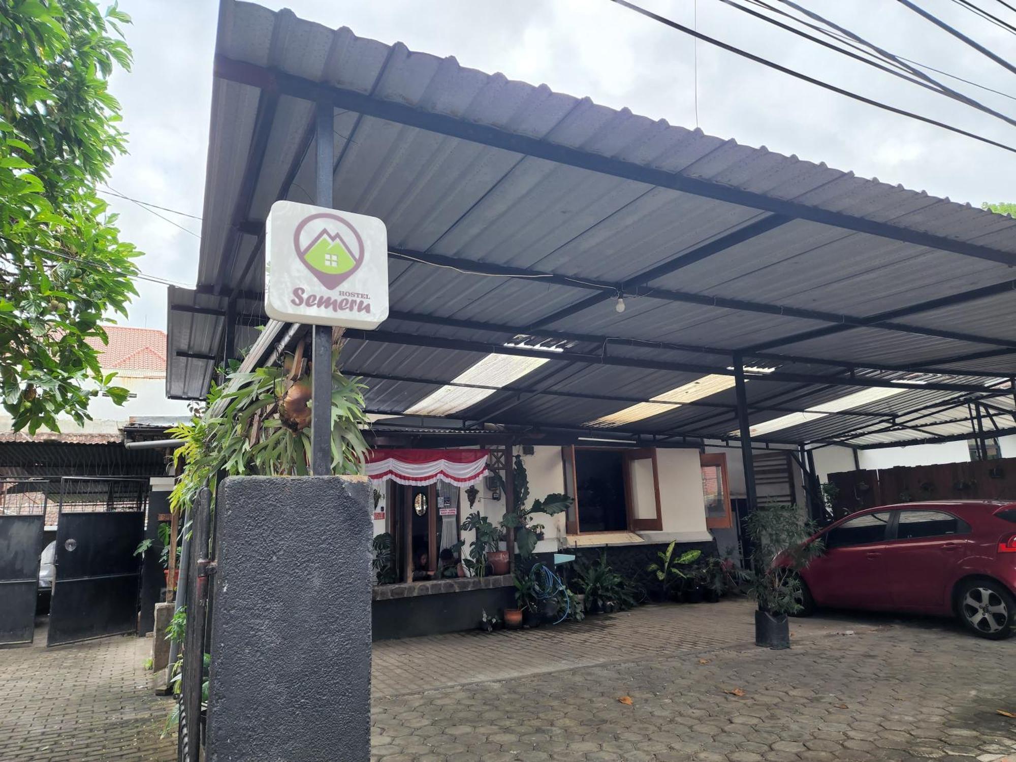 Semeru Hostel Malang (Adults Only) Exterior photo
