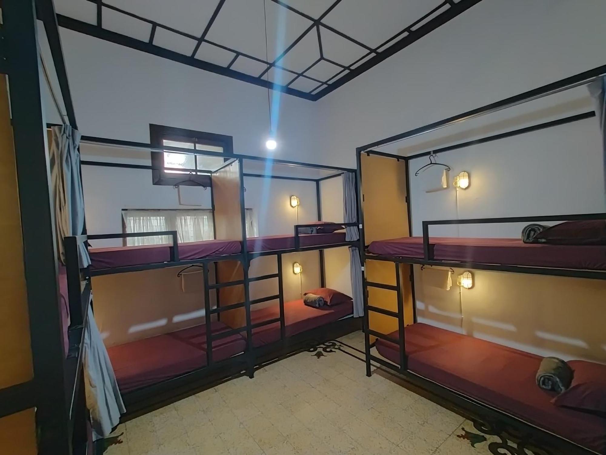 Semeru Hostel Malang (Adults Only) Exterior photo