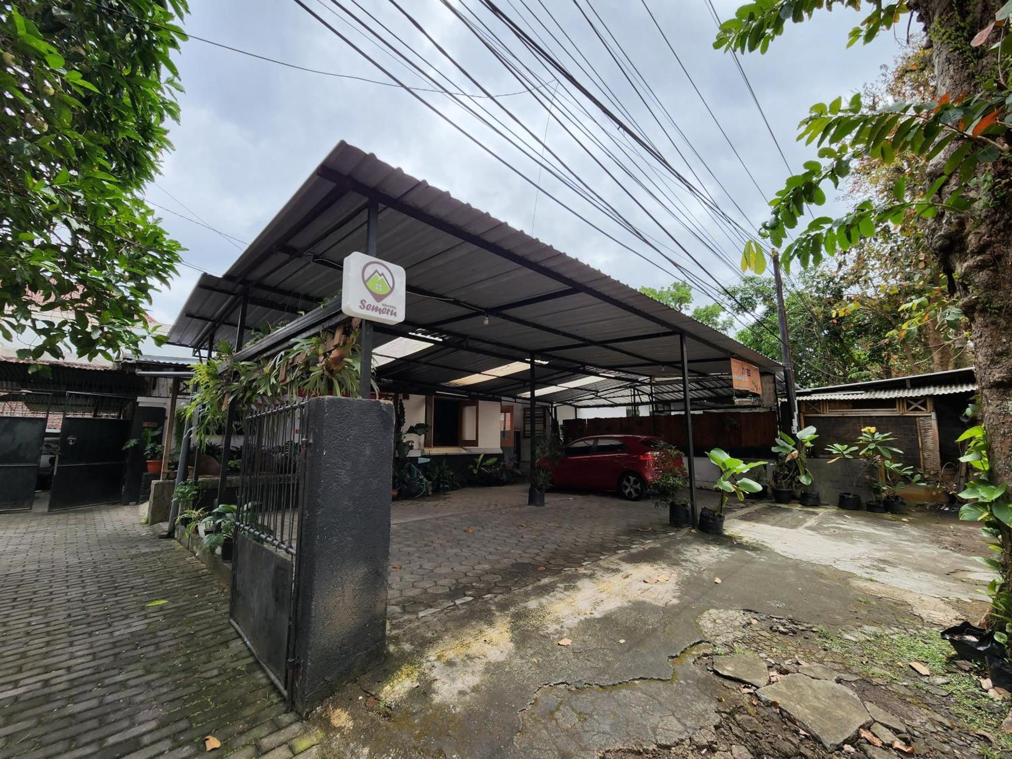 Semeru Hostel Malang (Adults Only) Exterior photo